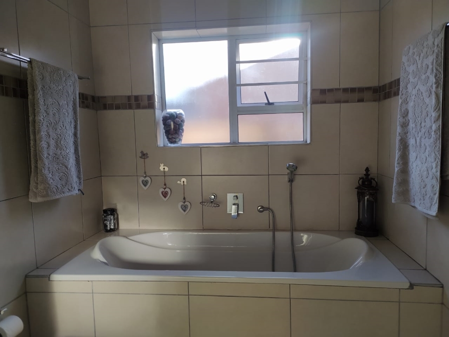3 Bedroom Property for Sale in Pinelands Eastern Cape